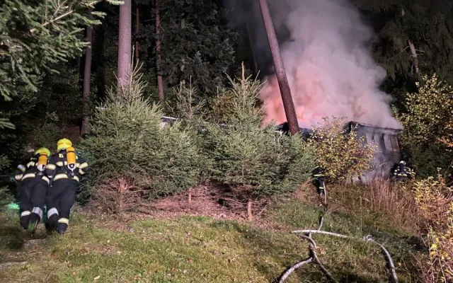 Na Českobudějovicku hořela chata. Škoda je téměř půl milionu korun