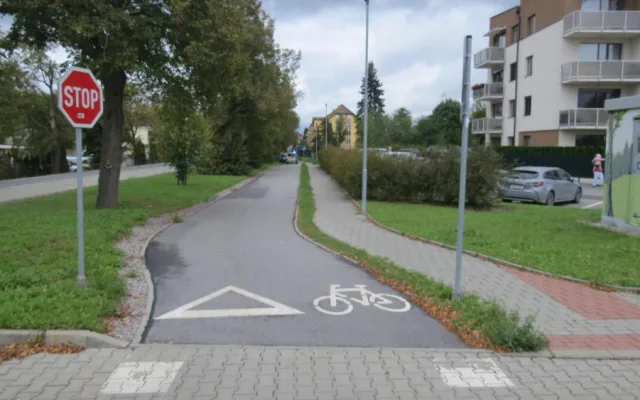 Opilý muž narazil na skútru do veřejného osvětlení. Měl zákaz řízení