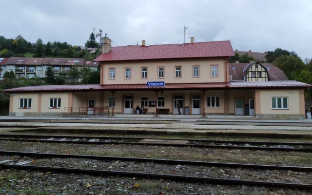 V podhůří Šumavy skončila rekonstrukce výpravní budovy z roku 1893