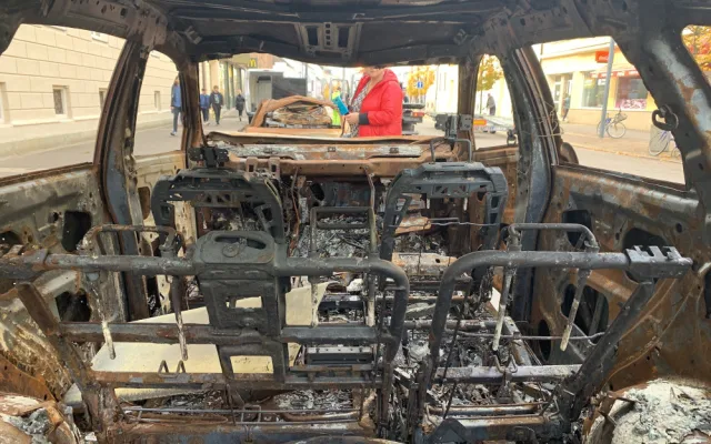 Každý automobil má svůj vlastní příběh, který se rozehraje po stisknutí tlačítka přímo na automobilu.