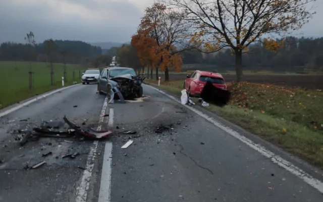 Vážná nehoda uzavřela silnici na trase Strakonice - Vodňany. Jeden člověk zemřel