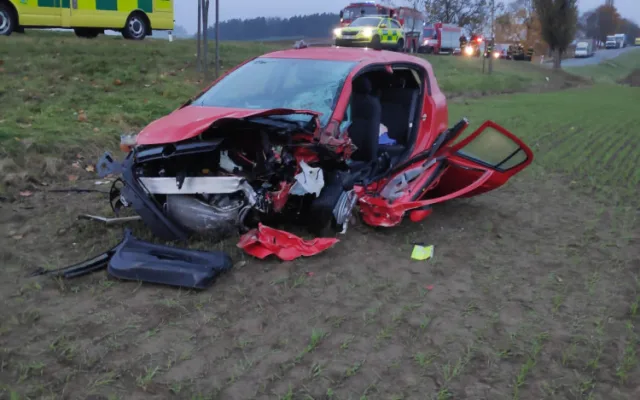 Vážná nehoda uzavřela silnici na trase Strakonice - Vodňany. Jeden člověk zemřel