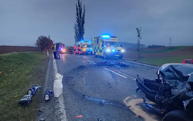 Vážná nehoda uzavřela silnici na trase Strakonice - Vodňany. Jeden člověk zemřel