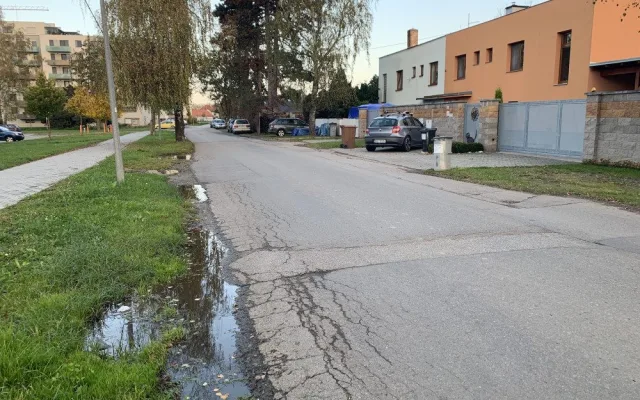 Stávající podoba silnice v Ulici Na Sádkách.
