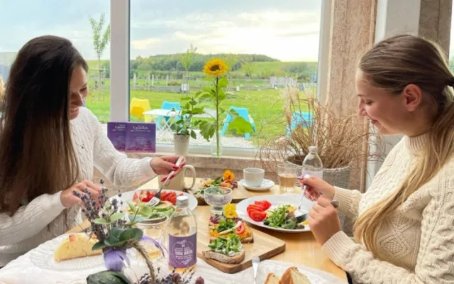 Zážitková snídaně s adopcí a aromaterapií v Levandulovém údolí