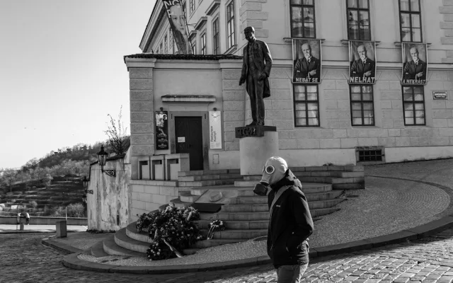 Nezapomenu na doktora, jak dceři pacienta oznamuje, že nemá smysl tatínka dál udržovat na přístrojích, říká režisér Klusák