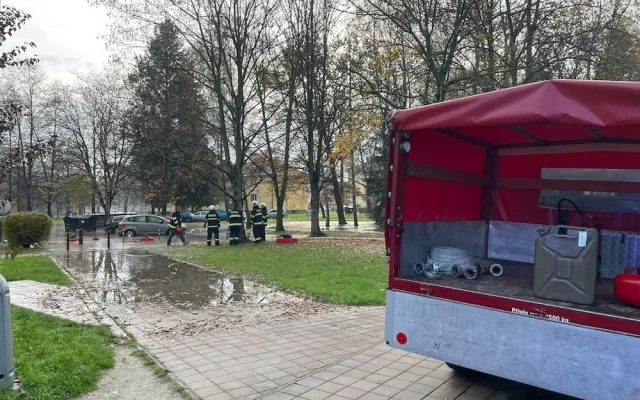 Část Budějc byla od rána bez vody. V Plzeňské prasklo potrubí