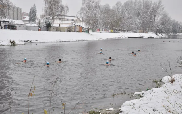 Otužilci podpoří pacienty s roztroušenou sklerózou