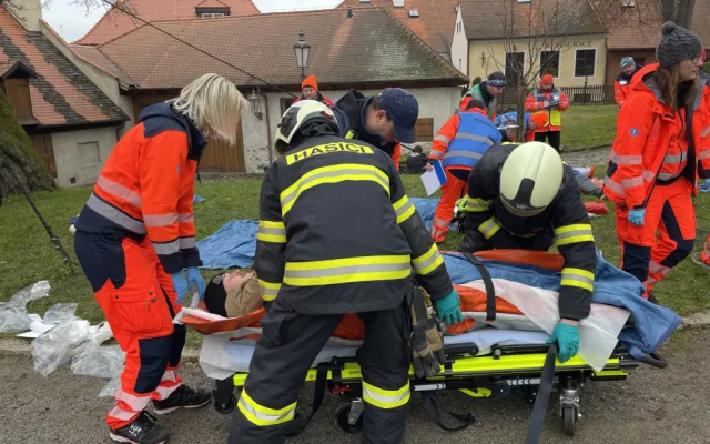 V areálu krumlovského zámku cvičili záchranáři zásah u teroristického útoku