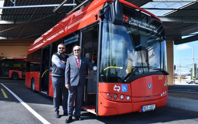Václav Filip do dopravního podniku přivedl v devadesátých letech i syna Radka. (Foto: DPMCB)
