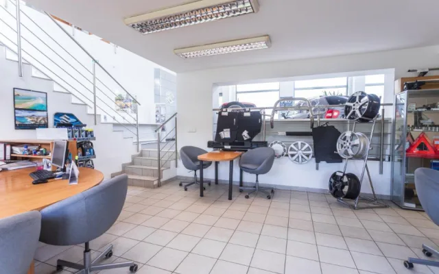 Budějcký Autostart slaví 30 let. Suzuki se pro řadu našich klientů stalo srdcovkou, říká majitel