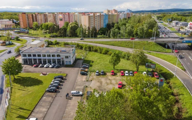 Budějcký Autostart slaví 30 let. Suzuki se pro řadu našich klientů stalo srdcovkou, říká majitel