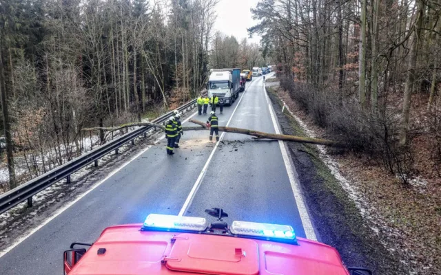 Jihočeský kraj zasáhne silný vítr, varovali meteorologové