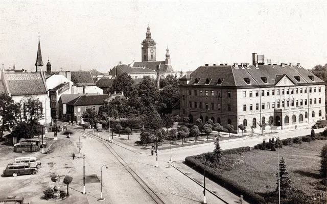 České Budějovice objektivem Milana Bindera a perem Martina Maršíka: Ochránkyně města skončila na skládce