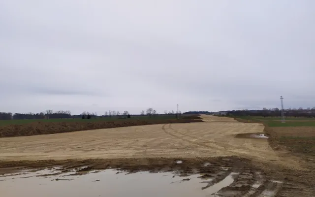 Práce na obchvatu Lišova pokračují. Pomalu se ukazuje trasa nové silnice