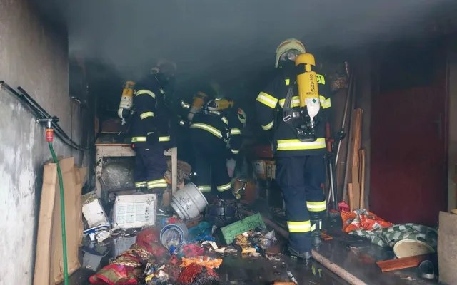 Při požáru kotelny se zranila majitelka domu