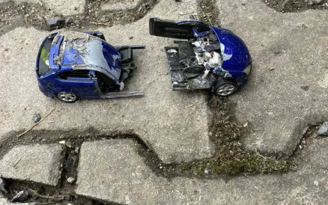 Nepochopitelné vandalství. Kdosi poškodil hrob a pietní místo tragicky zesnulého mladíka