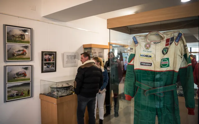 Výstavu k půlstoletí Rallye Český Krumlov zahájila nedělní vernisáž. Foto: Petr Skřivánek