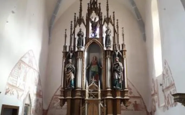 Kostel sv. Petra a Pavla se hřbitovem - Strýčice