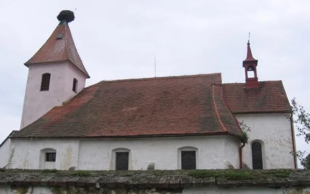 Kostel sv. Petra a Pavla se hřbitovem - Strýčice