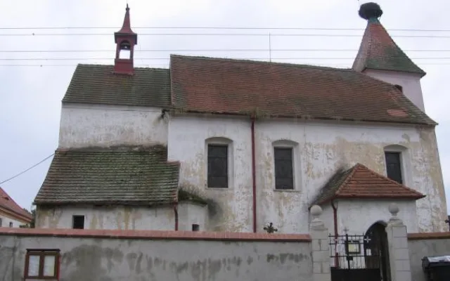 Kostel sv. Petra a Pavla se hřbitovem - Strýčice