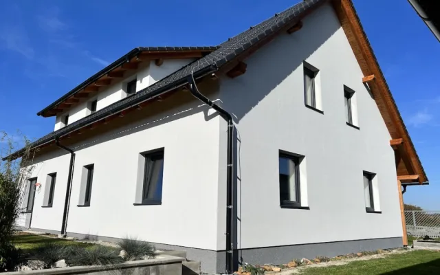 Proměníme vaši stavbu na dům, říká Jakub Kučera z rodinné firmy Fasom, která se zabývá fasádami a omítkami