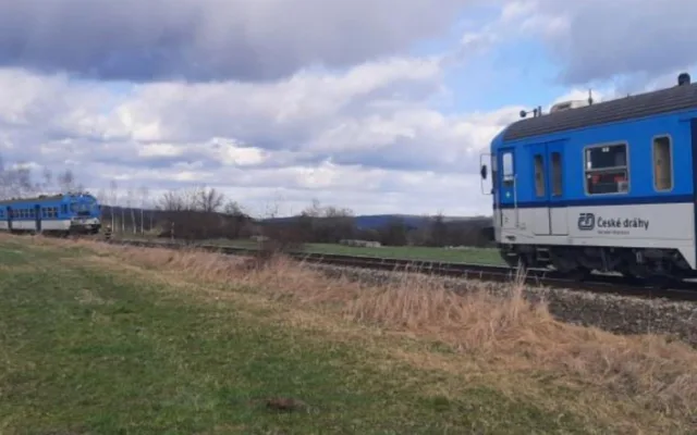 Na Písecku vyjely proti sobě dva vlaky. Soupravy zastavily jen pár desítek metrů od sebe