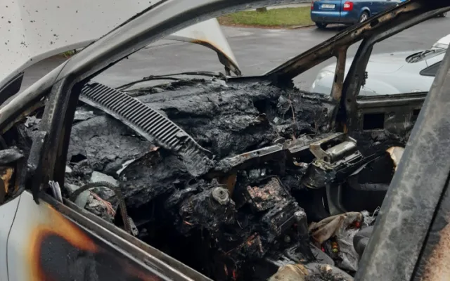 Další požár automobilu na Pražském sídlišti v Budějovicích. Příčina zatím není jasná