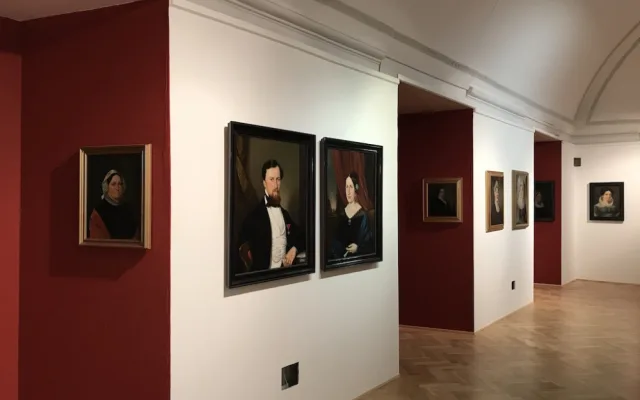 Regionální muzeum v Českém Krumlově zve na unikátní výstavu portrétů. Ty nejstarší jsou ze 17. století