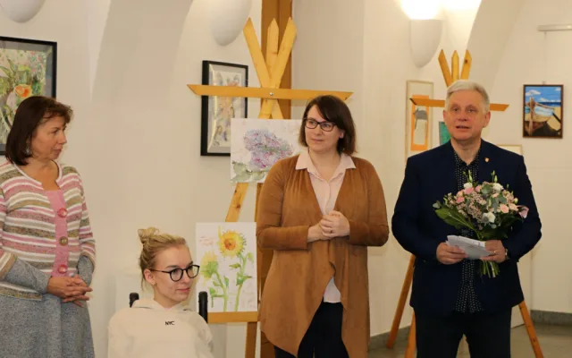 V českobudějovické radnici začala výstava s názvem Pusopis aneb Malováno ústy