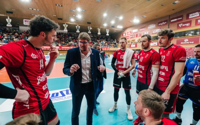 Před fanoušky hrajeme víc srdcem. Pojeďte s námi do Liberce, vzkazuje Zach