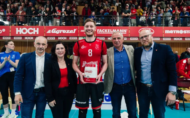 Před fanoušky hrajeme víc srdcem. Pojeďte s námi do Liberce, vzkazuje Zach