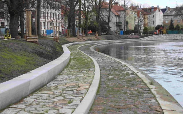 Park Dukelská na břehu Malše je téměř hotový. Blíží se otevření