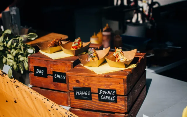 Čtyři Dvory provoněné masem. První jarní Burger Festival láká na bestsellery roku 2022