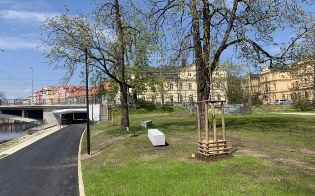 U Malše vznikla náplavka. Do nového parku lidé vyrazí v květnu
