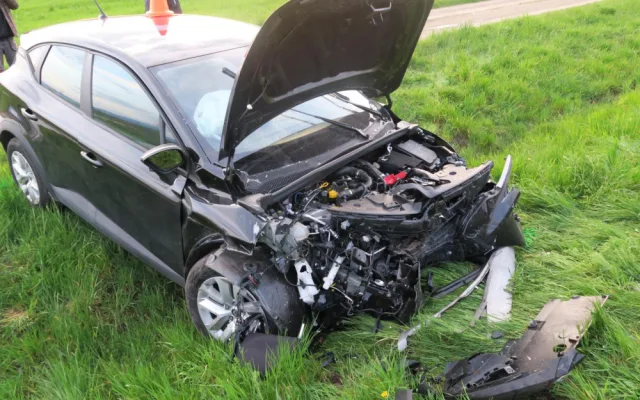 U Bavorovic se čelně srazila dvě auta. Starší řidič zemřel
