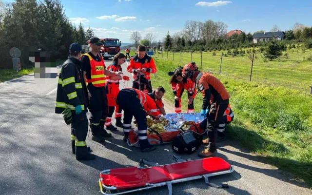 Jihočeští záchranáři dnes opět vyráželi k vážným nehodám motocyklů. Na Písecku se srazili tři motorkáři