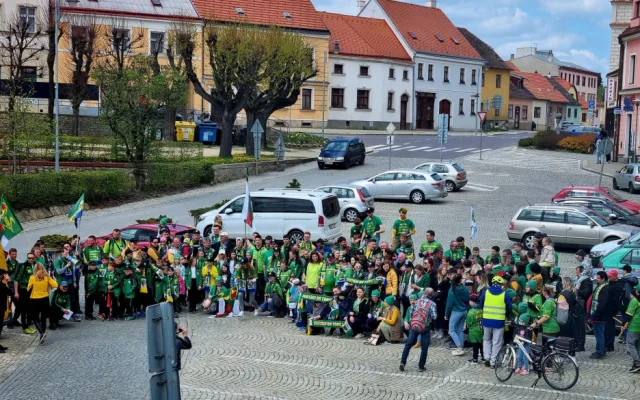 Fanoušci zorganizovali pochod Dačicemi.