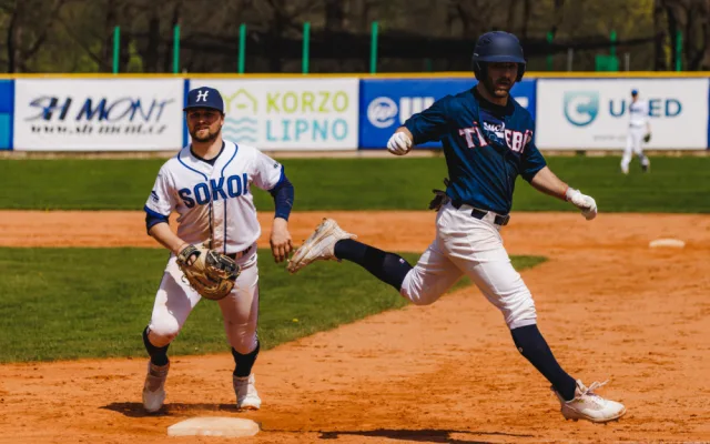 Sokol vybojoval bod v sérii s  Třebíč Nuclears  v nastavení posledního utkání a v baseballové Extralize drží třetí místo