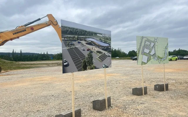 U Plané vzniká první dobíjecí hub pro elektroauta. Hotový bude na konci příštího roku