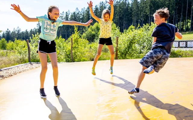 Zábavná show prasátka Pigy a jeho kamarádky Lily se po roce vrací do Království lesa