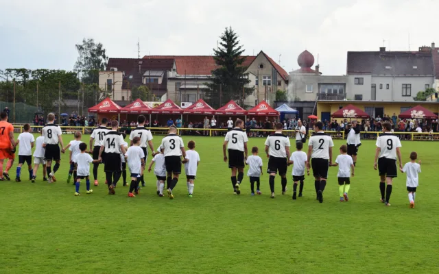 Převlékání v hostinci, stěhování i druhá liga. Lokomotiva oslavila 100. výročí