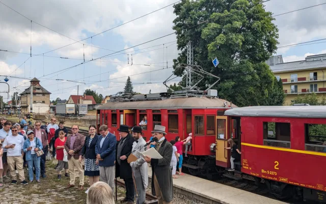 Historická Elinka na železnici připomněla 120 let tratě z Tábora do Bechyně