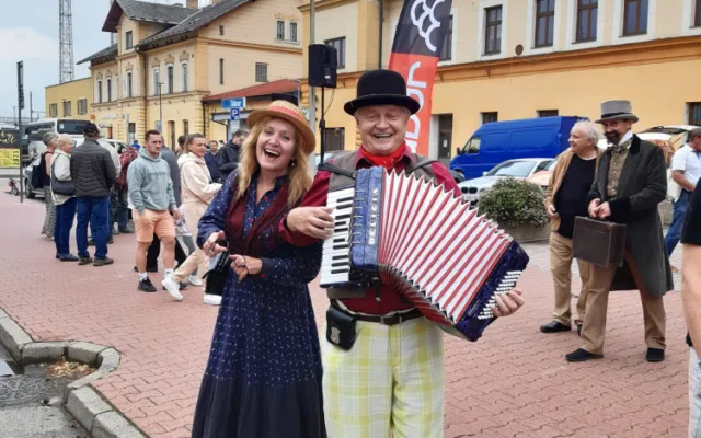 Historická Elinka na železnici připomněla 120 let tratě z Tábora do Bechyně