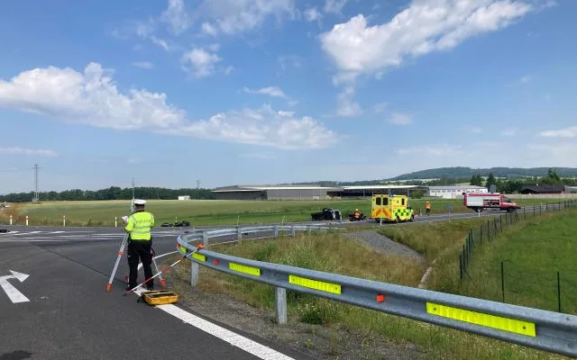 Tragická nehoda na jihu Čech. Auto se srazilo s motorkou