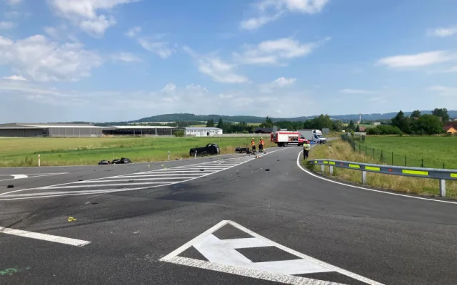 Tragická nehoda na jihu Čech. Auto se srazilo s motorkou
