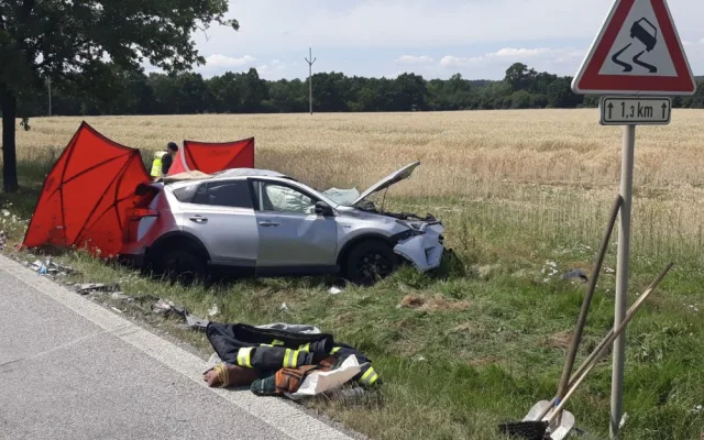 Dva lidé zemřeli při dopravní nehodě u Třeboně. Další se stala o 20 kilometrů dál