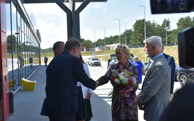 Prezident Petr Pavel na návštěvě Jihočeského kraje. Prohlédl si letiště a Hardthmutovu vilu