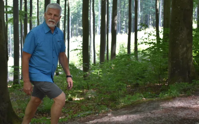 Prezident Petr Pavel při výšlapu vrcholu Kleť. Foto: Jakub Bartoš