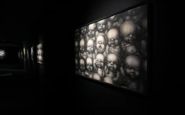 Alšova jihočeská galerie představuje na Hluboké tvorbu HR Gigera, autora Vetřelce.